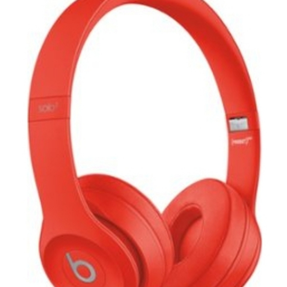 Beat by Dr.Dre studio 3. Color: citrus red